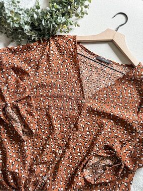 West Kei Leopard Print Tie Front Blouse Size Medium